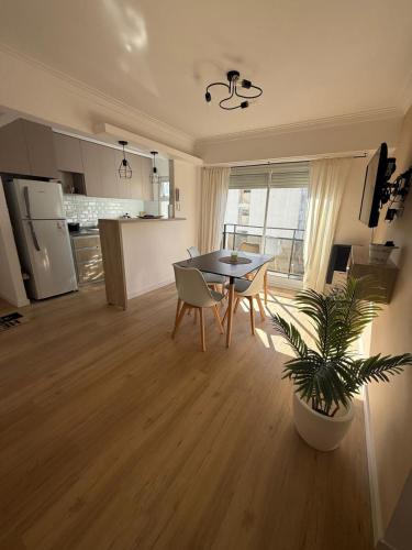 Calido y luminoso 2 ambientes sobre Falucho