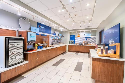 Holiday Inn Express & Suites Nashville North - Springfield, an IHG Hotel in Springfield, USA