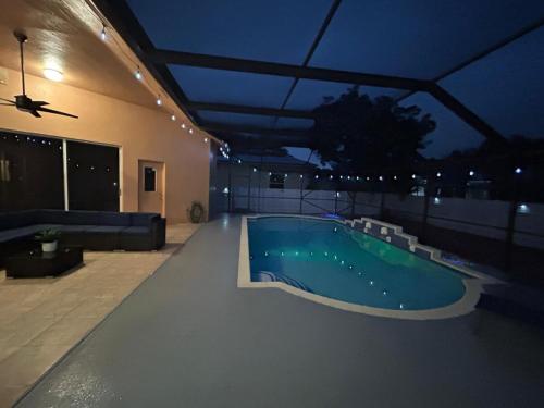 Luxurious 4-Bedroom House with Pool in Coral Springs (FL)