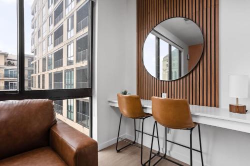 Chic Studio w/ Fee Parking+Pool+Gym+Free Espresso