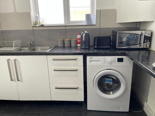 Kingsbury Service Accommodation - image 12