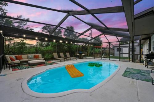 Serenity on Lark St 4BD 2BA Pool Home Just minutes to the beach in Seminole (FL)