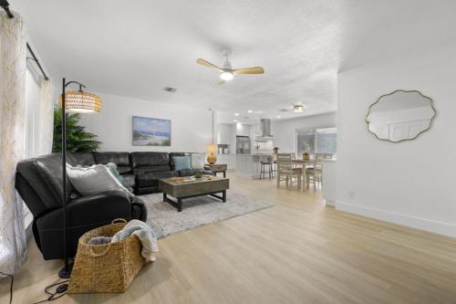 Serenity on Lark St 4BD 2BA Pool Home Just minutes to the beach in Seminole (FL)