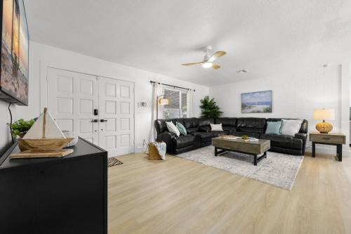 Serenity on Lark St 4BD 2BA Pool Home Just minutes to the beach in Seminole (FL)
