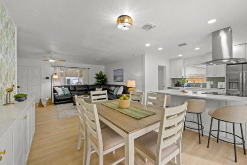 Serenity on Lark St 4BD 2BA Pool Home Just minutes to the beach in Seminole (FL)