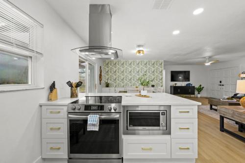 Serenity on Lark St 4BD 2BA Pool Home Just minutes to the beach in Seminole (FL)