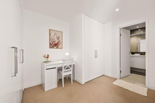 Cosy One Bedroom unit near Sydney CBD Sleeps four with Balcony - image 3