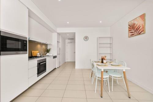 Cosy One Bedroom unit near Sydney CBD Sleeps four with Balcony - image 7