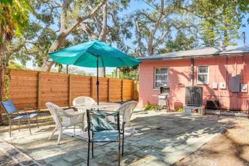5 Mi to St Pete Beach! Snowbird Home w/ Large Yard in Bay Pines