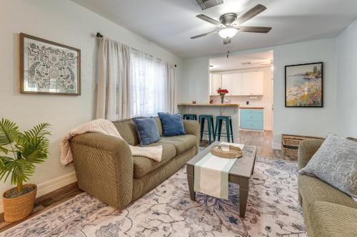 5 Mi to St Pete Beach! Snowbird Home w/ Large Yard in Bay Pines
