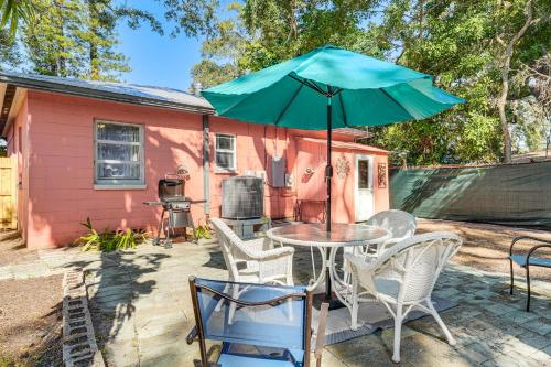 5 Mi to St Pete Beach! Snowbird Home w/ Large Yard in Bay Pines