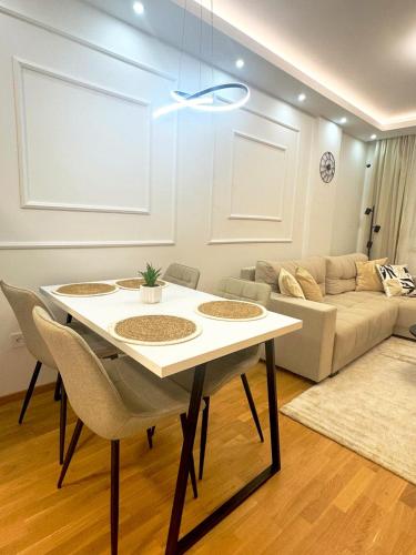 Premier In -FREE GARAGE-