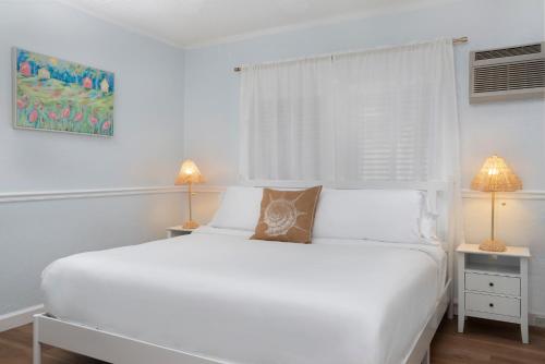 1 king bed, 1 sofa bed