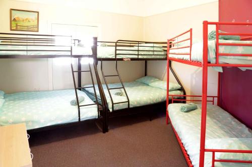 2 double beds, 4 bunk beds