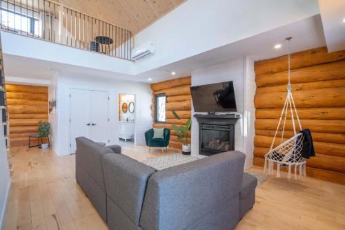 Spa & Pool table - Le Massif in Saint Adolphe D'Howard (QC)
