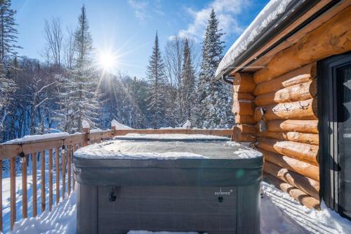 Spa & Pool table - Le Massif in Saint Adolphe D'Howard (QC)