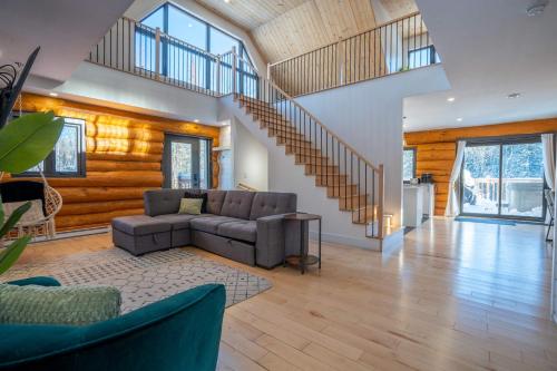 Spa & Pool table - Le Massif in Saint Adolphe D'Howard (QC)