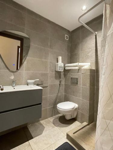 Luxury 3 Bedroom Apt Near Park and Sea, Heated Indoor Pool, Wifi, Free Parking, Casablanca (photo 4)