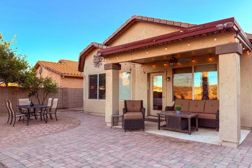 Gold Canyon Retreat with Fire Pit Grill and Mtn Views - image 2