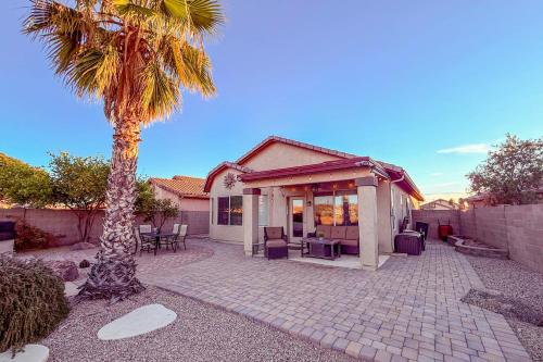 Gold Canyon Retreat with Fire Pit Grill and Mtn Views - image 11