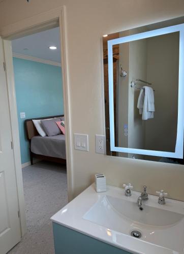 Flamingo Inn - image 20