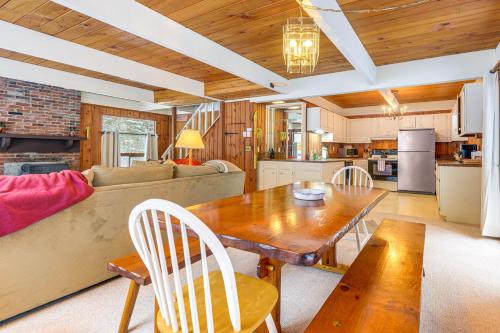 Outdoor Adventure Hub! Family Home in West Dover in Dover (VT)