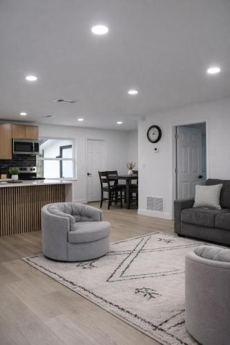 Guestroom, Spacious Casselberry Home Near Attractions in Orlando East