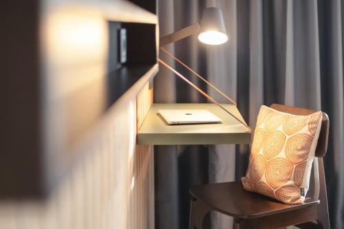 Holiday Inn - the niu, Amity Potsdam by IHG Room Type - Standard Queen Room - Accessible