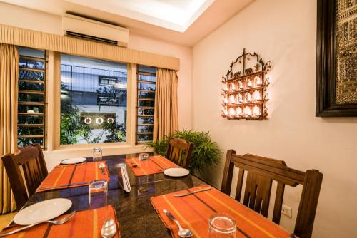 Étterem, Tissa's Inn near Kashi Művészeti Galéria