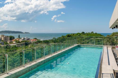 Apartamento Vista Mar, com Piscina Aquecida e Jacuzzi – khách sạn tại Bombas