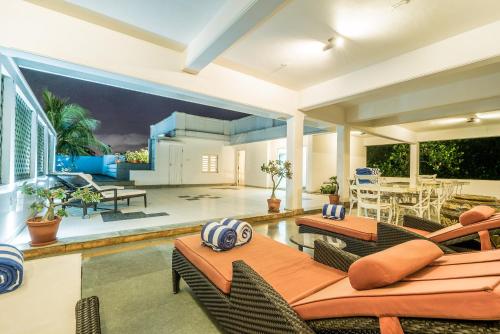 Létesítmények, Tissa's Inn near Kashi Művészeti Galéria