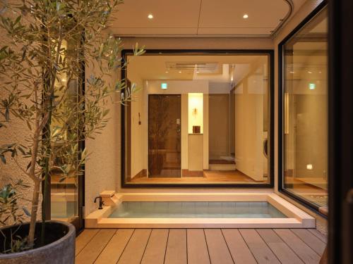 OKADOYA Osaka Kishinosato-tamade Sky Window SPA