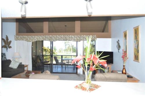 Peaceful golf retreat with shared pools in Waikoloa (HI)