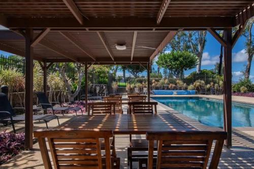 Tropical condo with pools lanai & BBQ in Waikoloa (HI)