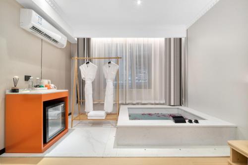 奇遇九寨之悦酒店Adventure Jiuzhai Hyatt Hotel in จิ่วไจ้โกว