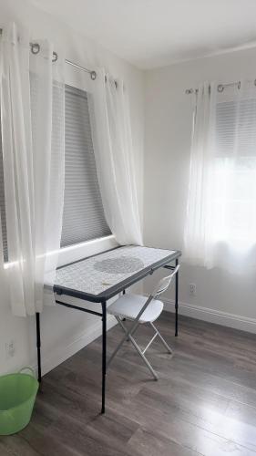 Pretty bedroom with shared bathroom in Hacienda Heights (CA)