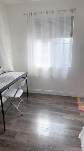 Pretty bedroom with shared bathroom in Hacienda Heights (CA)