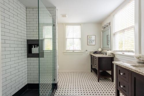 Historic Victorian 2 Mins from the Pearl District in San Antonio, USA