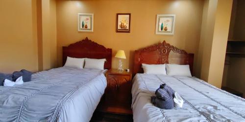 2 queen beds