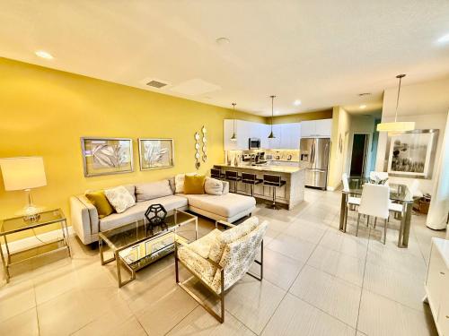Grand Luxury 4BR House near Disney Parks in Davenport, USA