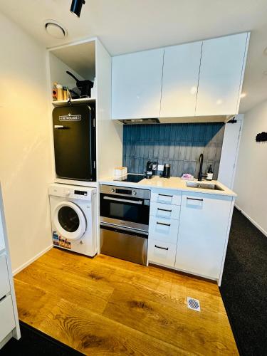 Brand New Lush Studio Apartment close to airport in Miramar