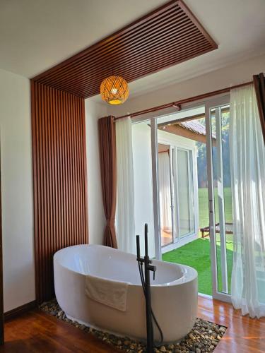Whirlpool, Ou river house resort in Nong Khiaw