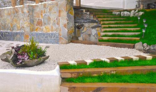 Seadmed, La Terraza de Onís (La Terraza de Onis) in Onis
