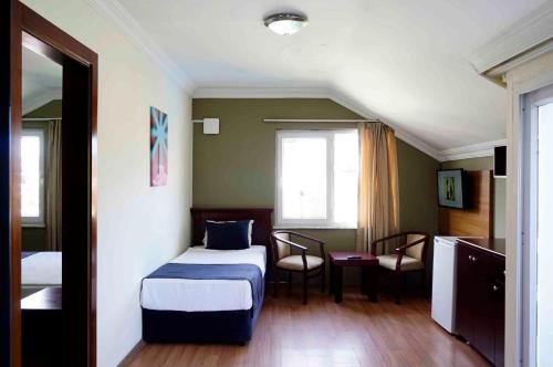 Sunlight Garden Hotel - image 4