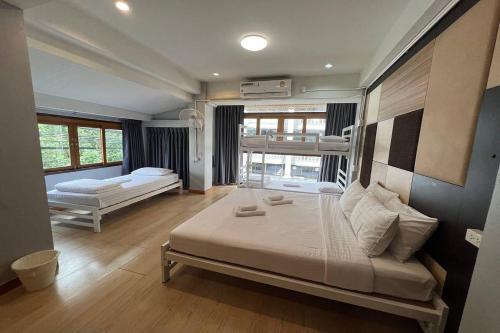 room detail thumbnail 0