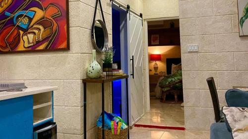 Instalaciones, Villa De Lasannta - by ZenBreak in Lead Vale