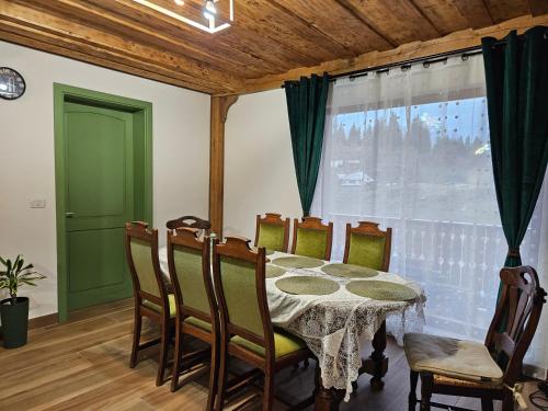 Casa din fagi in Munună