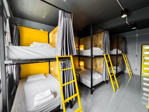 Room 22 Hostel - near Chinatown, Бангкок