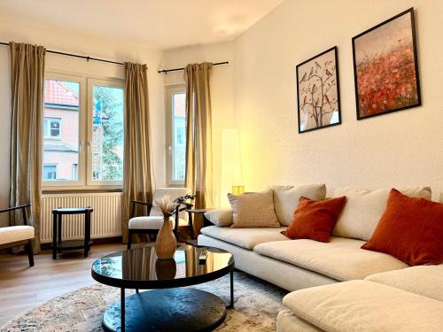Peaceful & Stylish 2 Bedroom Stay with Garden in Oldenburg, Deutschland