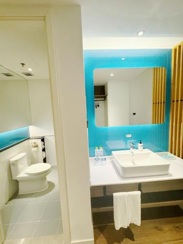 room detail thumbnail 2